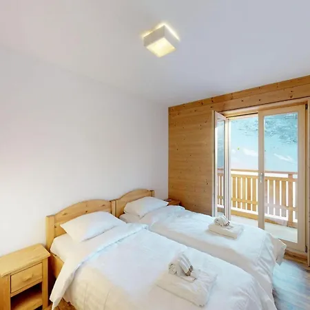 With Swimming Pool Access Вейзона