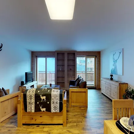 Apartment With Swimming Pool Access
