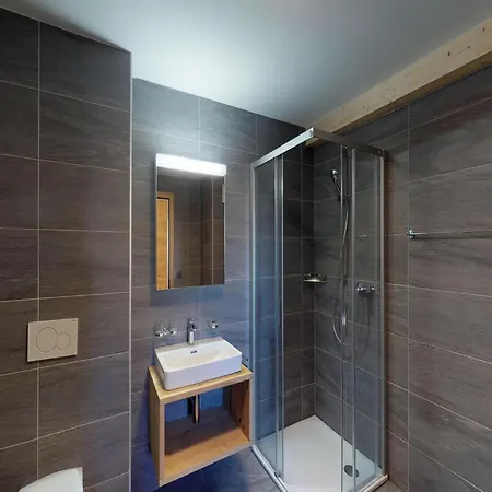 Apartment With Swimming Pool Access *